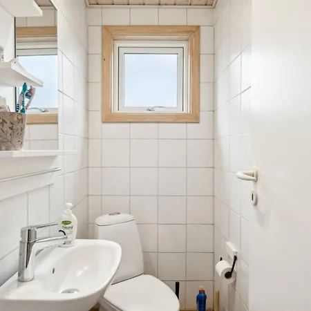 Semesterbostad Torbjoern - 100m From The Sea By Interhome