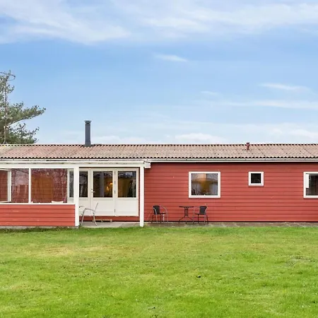 Semesterbostad Torbjoern - 100m From The Sea By Interhome